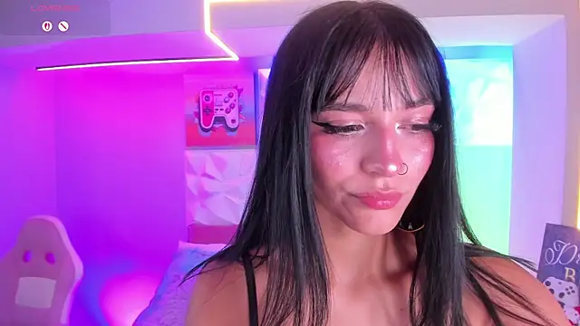 Snapshot of LindaWz_ chatting on 14, 11, 2025 LindaWz online show from 14, 11, 2025