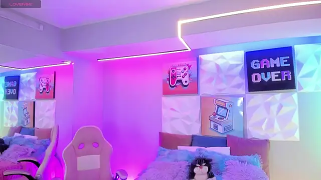 Snapshot of LindaWz_ chatting on 16, 11, 2025 LindaWz online show from 16, 11, 2025