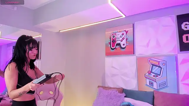 Snapshot of LindaWz_ chatting on 23, 11, 2025 LindaWz online show from 23, 11, 2025