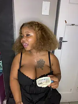 JuicyMellow21 online show from 11, 2, 2026