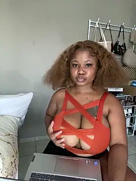 JuicyMellow21 online show from 10, 2, 2026