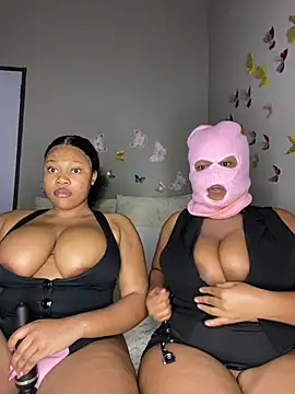 JuicyMellow21 online show from 14, 4, 2026