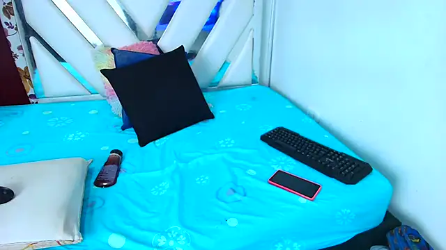 BellaBelluci online show from 4, 11, 2025