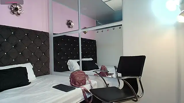 QueenScarlett online show from 13, 9, 2025