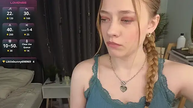 HollieCollelo online show from 10, 1, 2026