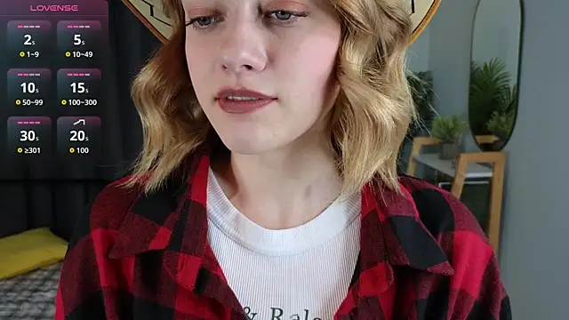 HollieCollelo online show from 2, 11, 2025