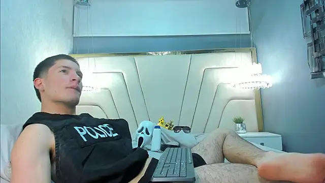 Snapshot of HunterHeat_ chatting on 21, 9, 2025 HunterHeat online show from 21, 9, 2025