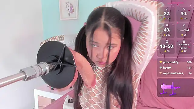 emma clarke  online show from 21, 11, 2025