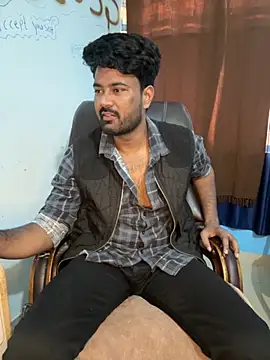 Snapshot of MeekBatgirl chatting on 21, 11, 2025 MeekBatgirl online show from 21, 11, 2025