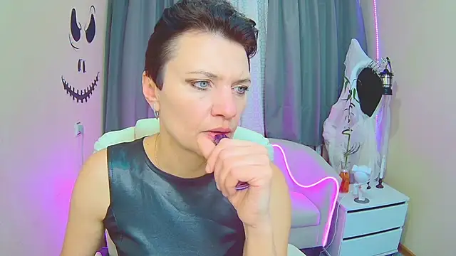 AvaSaturnian online show from 6, 11, 2025