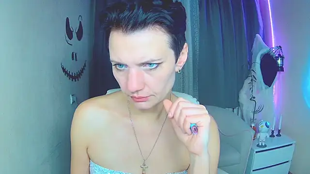 AvaSaturnian online show from 29, 10, 2025