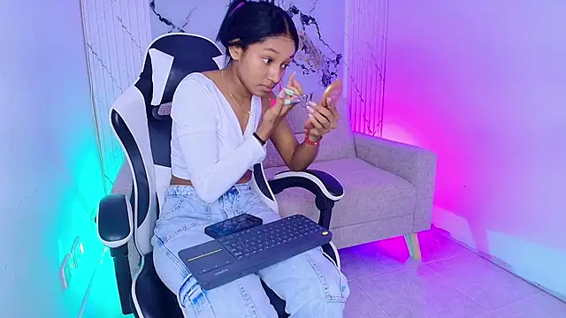 JadeGolden  online show from 9, 9, 2025