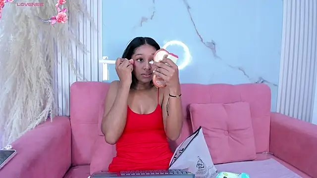 JadeGolden  online show from 2, 10, 2025