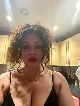 Snapshot of caramelandCurls chatting on 12, 11, 2025 caramelandCurls online show from 12, 11, 2025