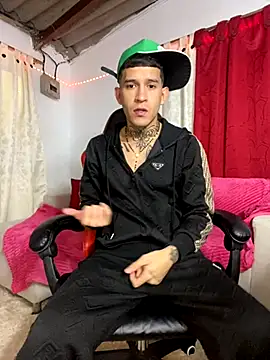 Snapshot of dilan_abraham12 chatting on 7, 11, 2025 dilan abraham12 online show from 7, 11, 2025