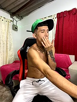 Snapshot of dilan_abraham12 chatting on 6, 11, 2025 dilan abraham12 online show from 6, 11, 2025