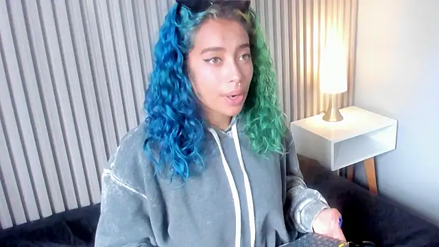 Cristal r4ven online show from 3, 10, 2025