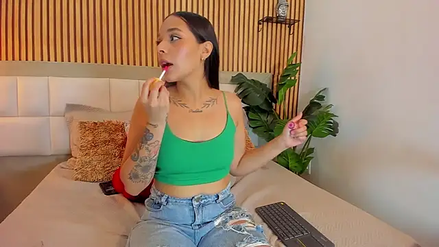 Snapshot of Roseaurora chatting on 8, 10, 2025 Roseaurora online show from 8, 10, 2025