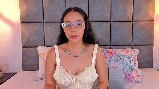 Roseaurora online show from 4, 7, 2026