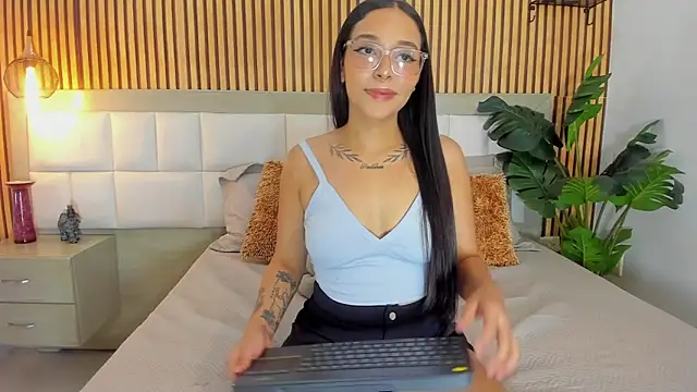 Snapshot of Roseaurora chatting on 7, 10, 2025 Roseaurora online show from 7, 10, 2025