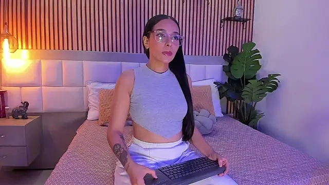 Snapshot of Roseaurora chatting on 30, 10, 2025 Roseaurora online show from 30, 10, 2025