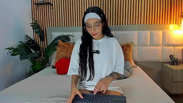 Roseaurora online show from 13, 1, 2026