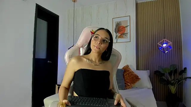 Snapshot of Roseaurora chatting on 29, 11, 2025 Roseaurora online show from 29, 11, 2025