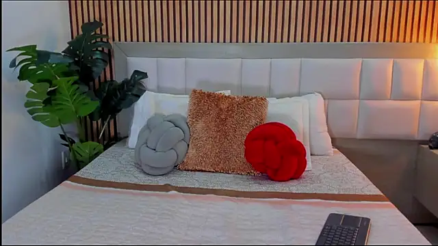 Roseaurora online show from 28, 2, 2026