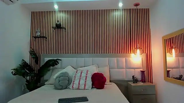 Roseaurora online show from 20, 12, 2025