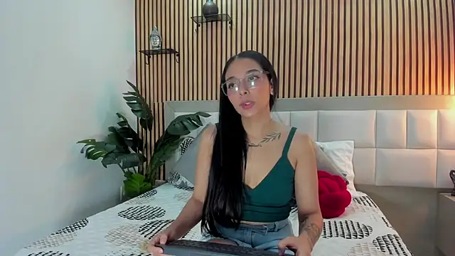 Roseaurora online show from 3, 12, 2025