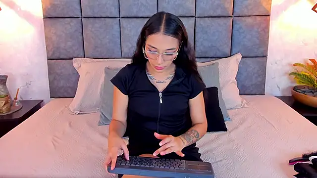 Snapshot of Roseaurora chatting on 18, 5, 2026 Roseaurora online show from 18, 5, 2026