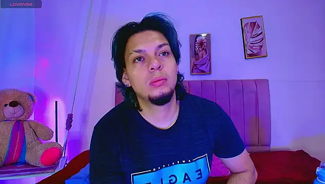 Snapshot of Laia_and_Damian chatting on 24, 10, 2025 Laia and Damian online show from 24, 10, 2025