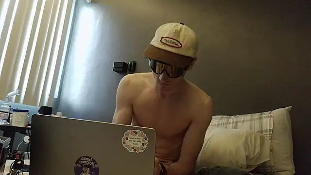 Snapshot of maskedboy1 chatting on 23, 4, 2026 maskedboy1 online show from 23, 4, 2026