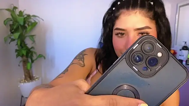 Snapshot of dahiana_marin chatting on 6, 5, 2026 dahiana marin online show from 6, 5, 2026
