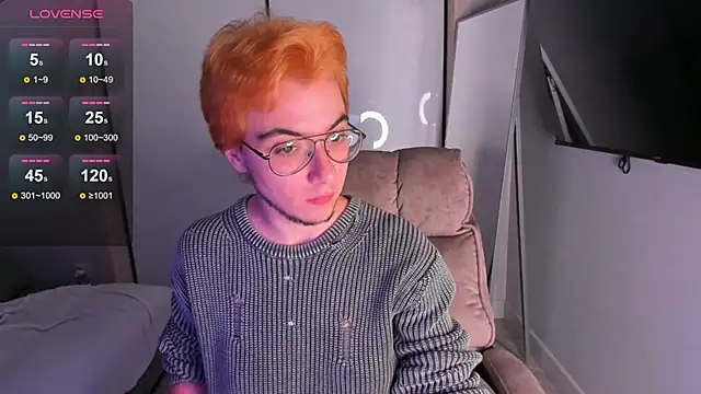 Snapshot of tyler_bergg chatting on 28, 9, 2025 tyler bergg online show from 28, 9, 2025