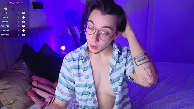 Snapshot of tyler_bergg chatting on 24, 9, 2025 tyler bergg online show from 24, 9, 2025