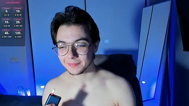 Snapshot of tyler_bergg chatting on 10, 9, 2025 tyler bergg online show from 10, 9, 2025