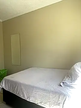 Moonzy77 online show from 8, 10, 2025