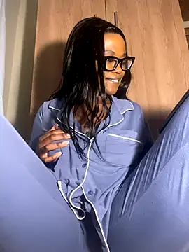 Moonzy77 online show from 24, 10, 2025