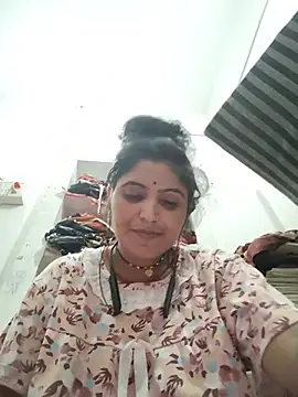 Snapshot of LUCKY_cut chatting on 10, 7, 2026 LUCKY cut online show from 10, 7, 2026