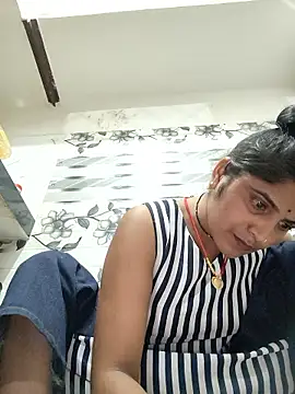 Snapshot of LUCKY_cut chatting on 9, 5, 2026 LUCKY cut online show from 9, 5, 2026