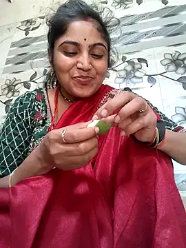 Snapshot of LUCKY_cut chatting on 5, 5, 2026 LUCKY cut online show from 5, 5, 2026