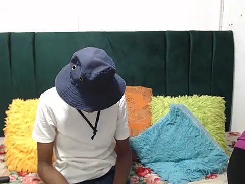 SweetSlenderChoc online show from 12, 2, 2026