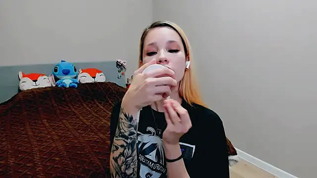 Snapshot of Kitten_Alissa chatting on 9, 10, 2025 Kitten Alissa online show from 9, 10, 2025