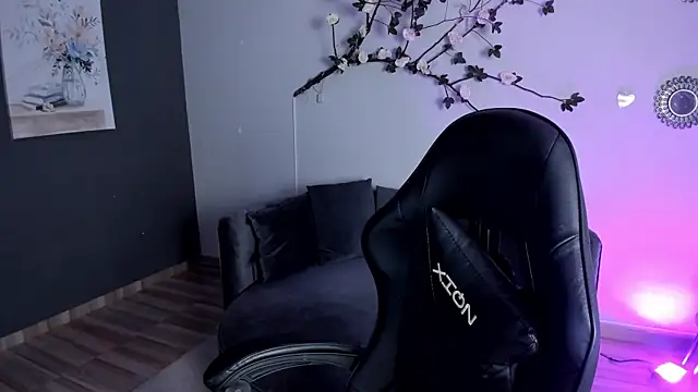 jasmincollin  online show from 4, 4, 2026