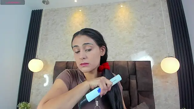 Snapshot of Victoriafoxx chatting on 1, 10, 2025 Victoriafoxx online show from 1, 10, 2025