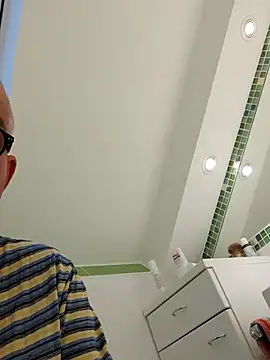Snapshot of Oldmenhot66 chatting on 12, 4, 2026 Oldmenhot66 online show from 12, 4, 2026