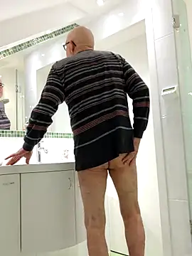 Snapshot of Oldmenhot66 chatting on 8, 3, 2026 Oldmenhot66 online show from 8, 3, 2026