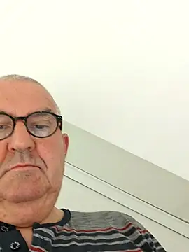 Snapshot of Oldmenhot66 chatting on 19, 4, 2026 Oldmenhot66 online show from 19, 4, 2026