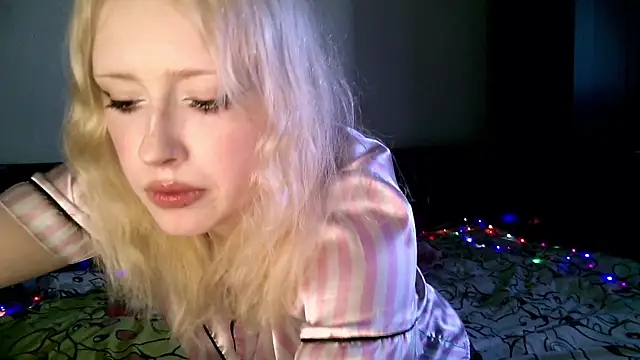 Snapshot of rosy_petal chatting on 25, 9, 2025 rosy petal online show from 25, 9, 2025